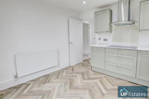 6 Zorrina Close, Nuneaton, CV10 9QD