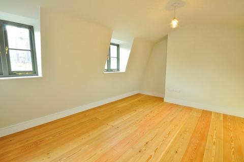 3 bedroom end of terrace house to rent, Princelet Street, London E1