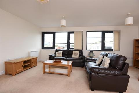 2 bedroom flat for sale, Kestrel Road, Farnborough GU14