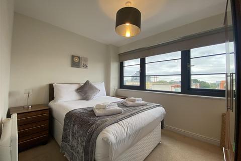 2 bedroom flat for sale, Kestrel Road, Farnborough GU14