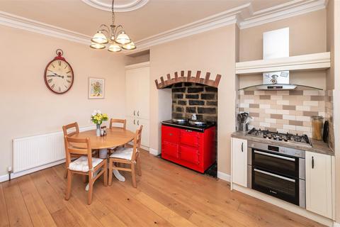 4 bedroom end of terrace house for sale, Springfield Mount, Addingham LS29