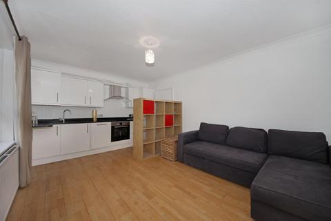 2 bedroom flat to rent, Rowan Close, W5