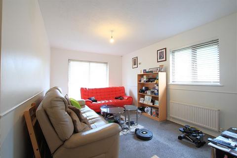 1 bedroom apartment to rent, Larkham Close, Feltham TW13