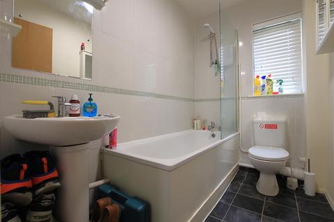 1 bedroom apartment to rent, Larkham Close, Feltham TW13