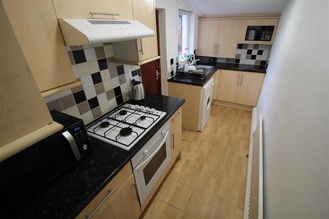 4 bedroom terraced house to rent, Broomfield Road , Burley, Leeds, LS6 3DE