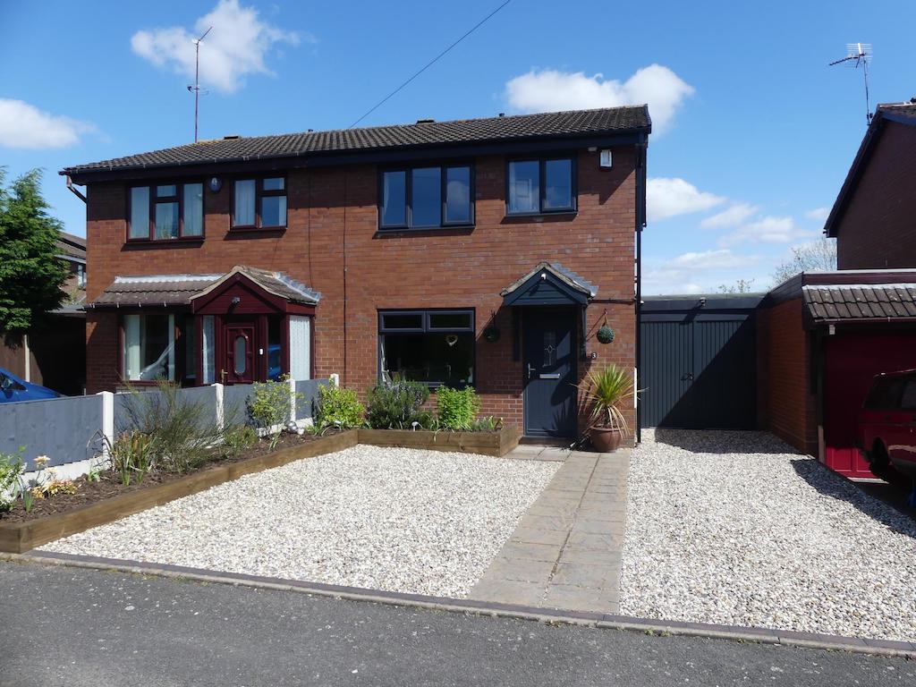 BRIERLEY HILL Speedwell Gardens 3 bed semidetached house for sale