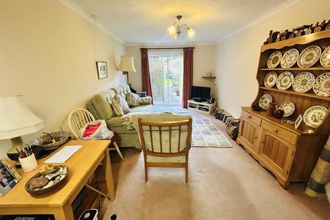 1 bedroom retirement property for sale, Cheriton Court, Green Street, Eastbourne BN21