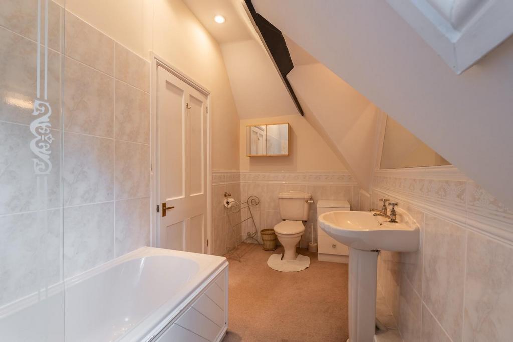 Bathrooms-3.jpg