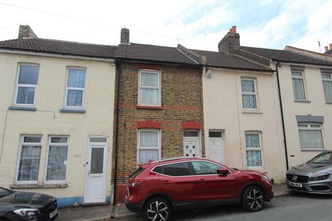 2 bedroom terraced house to rent, Gordon Road, Chatham