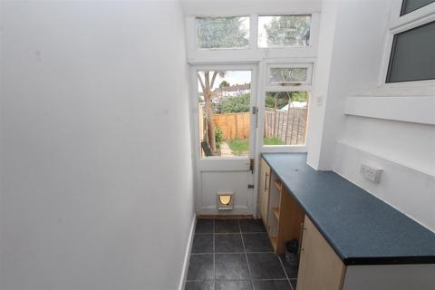 2 bedroom terraced house to rent, Gordon Road, Chatham