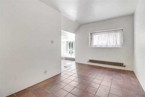 2 bedroom flat for sale, Fitzjohns Avenue, Hampstead
