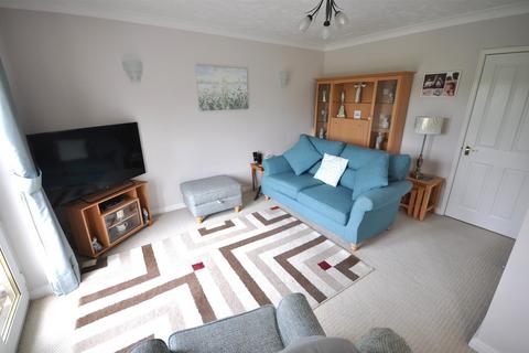 28 Dunstan Drive, Thorne, Doncaster, DN8 5UQ