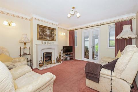 3 bedroom detached house to rent, Hayling Rise, Worthing