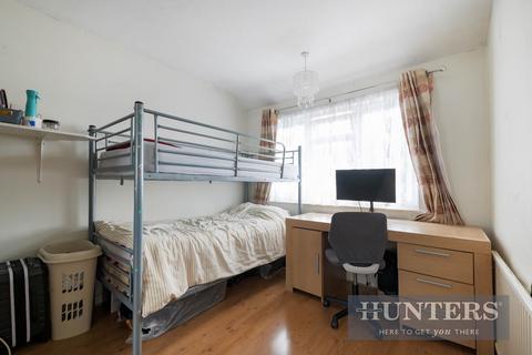 196 Knollmead, Surbiton, KT5 9QW