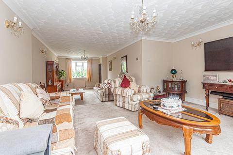 4 bedroom semi-detached house for sale, Vicarage Road, Pitstone