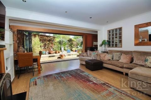 17 Oakview Close, Cheshunt, Waltham Cross, EN7 6LJ