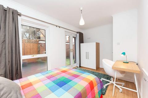 2 Carlisle Close, Kingston Upon Thames, KT2 7AU