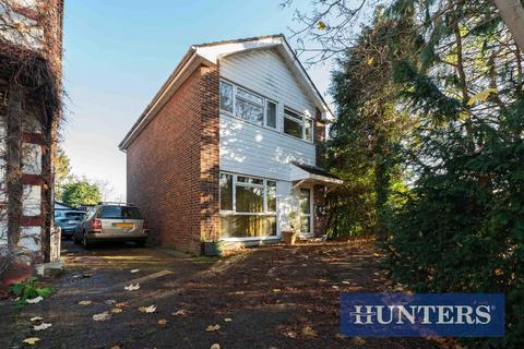 4 bedroom detached house for sale, Summer Road, Thames Ditton