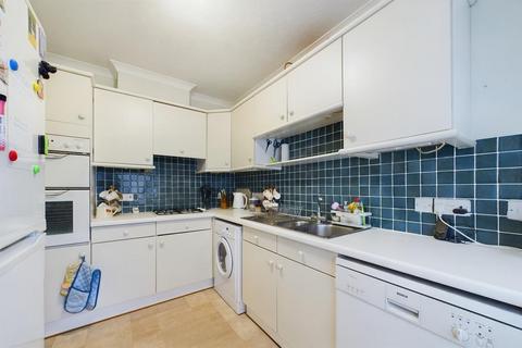 2 bedroom apartment for sale, Larch Close, Chichester