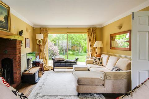 17 Chandlers, Burnham-on-crouch, CM0 8NY