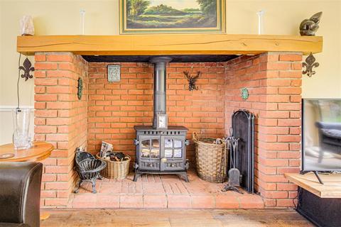 17 Chandlers, Burnham-on-crouch, CM0 8NY