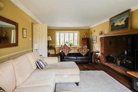 17 Chandlers, Burnham-on-crouch, CM0 8NY