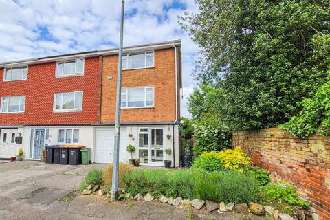 4 bedroom end of terrace house for sale, Bossard Court, Leighton Buzzard