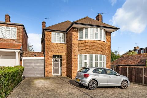 2 Chiddingfold, London, N12 7EY