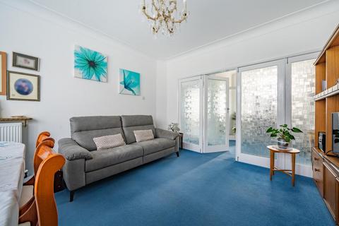 2 Chiddingfold, London, N12 7EY