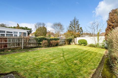 2 Chiddingfold, London, N12 7EY