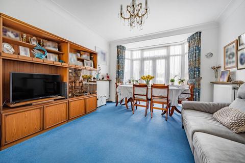 2 Chiddingfold, London, N12 7EY