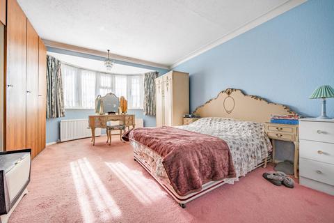 2 Chiddingfold, London, N12 7EY