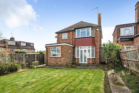 2 Chiddingfold, London, N12 7EY