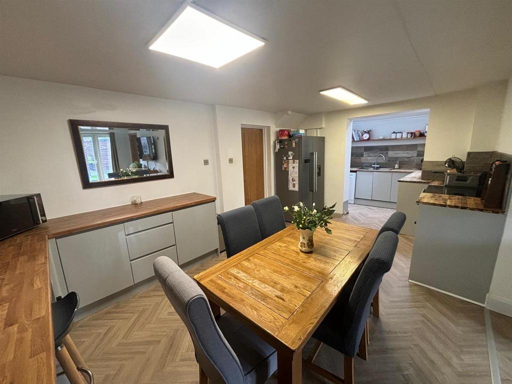 Dining kitchen