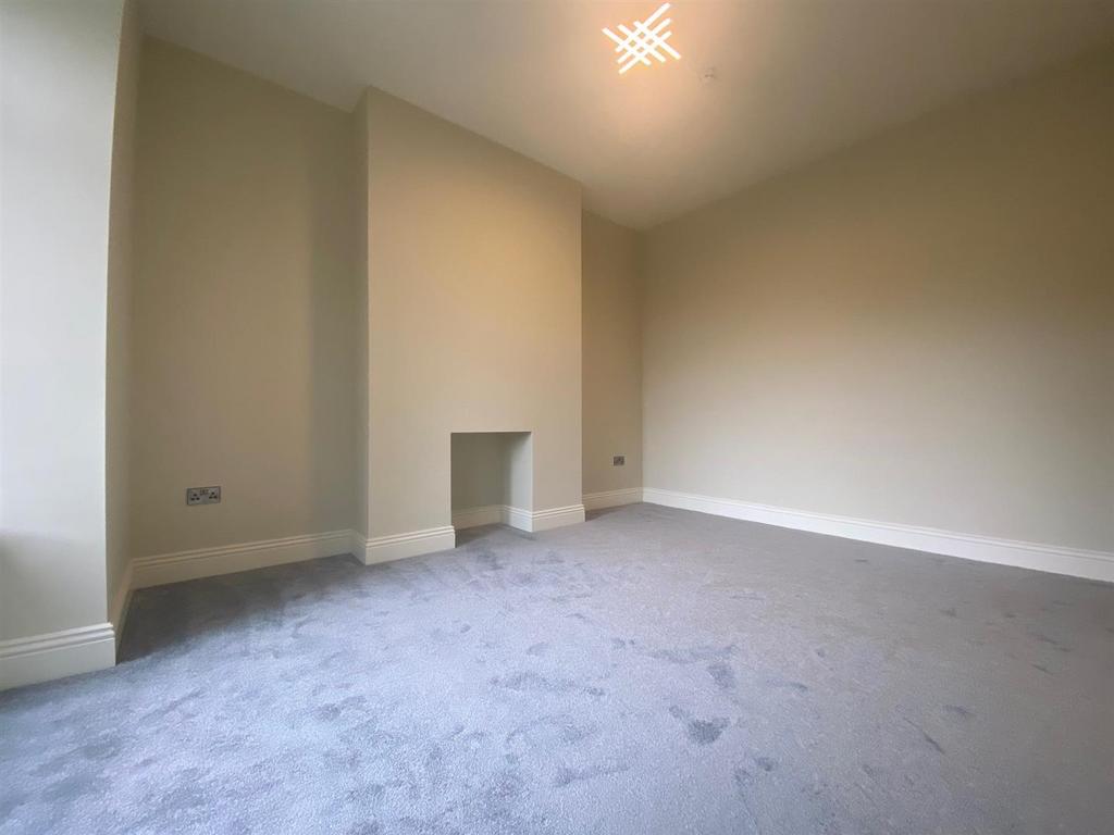 Flat 2 6.jpg
