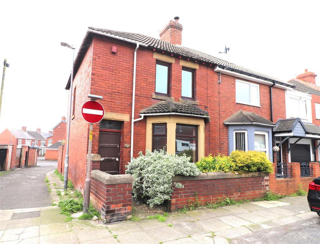 Westfield Crescent, NewbigginByTheSea 3 bed end of terrace house for