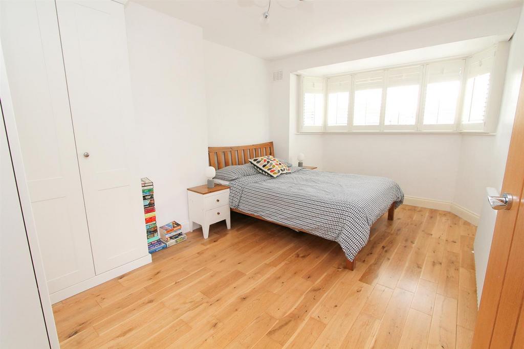 Bed 1.jpg