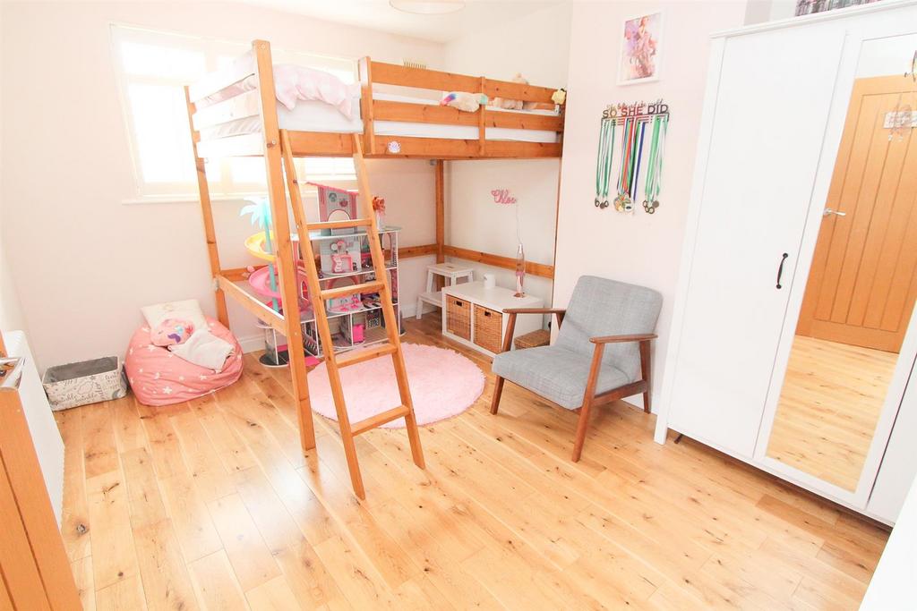 Bed 2.jpg