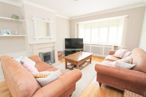 28 Woodbury Drive, Sutton, SM2 5RB