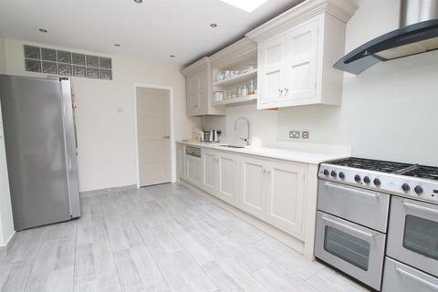 28 Woodbury Drive, Sutton, SM2 5RB