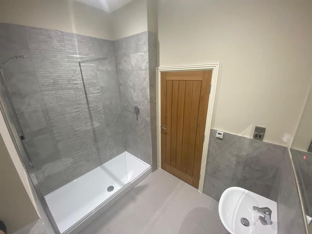 Flat 1 2.jpg