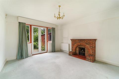 8 Purberry Grove, Epsom, KT17 1LU