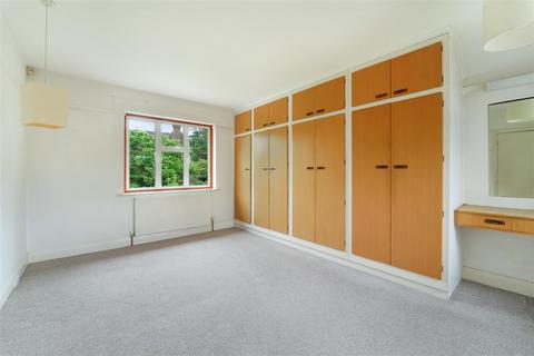 8 Purberry Grove, Epsom, KT17 1LU