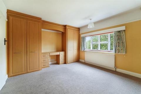 8 Purberry Grove, Epsom, KT17 1LU
