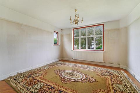 8 Purberry Grove, Epsom, KT17 1LU
