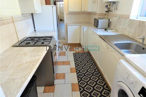 4 bedroom terraced house to rent, Ullswater Street, Leicester LE2