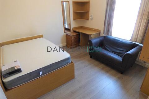 4 bedroom terraced house to rent, Ullswater Street, Leicester LE2