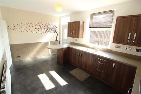 2 bedroom semi-detached house to rent, Spring Grove, Clayton West, Huddersfield