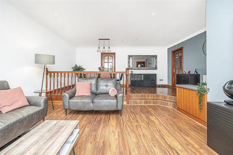 4 bedroom detached bungalow for sale, 82 Queen Margaret Fauld, Dunfermline, KY12 0RL