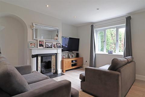 3 bedroom end of terrace house for sale, Colesmead Road, Redhill